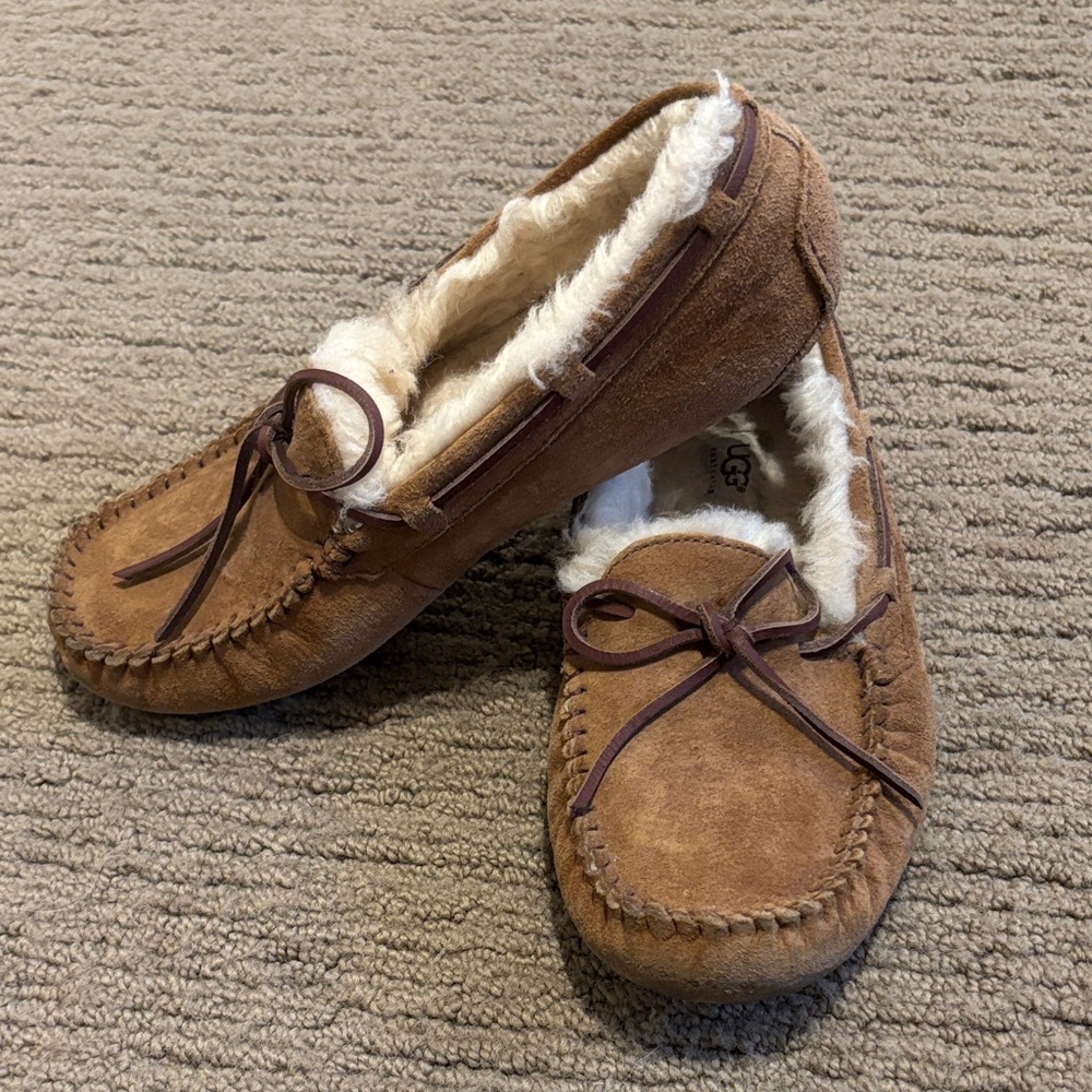 UGG Dakota Moccasins/Slippers